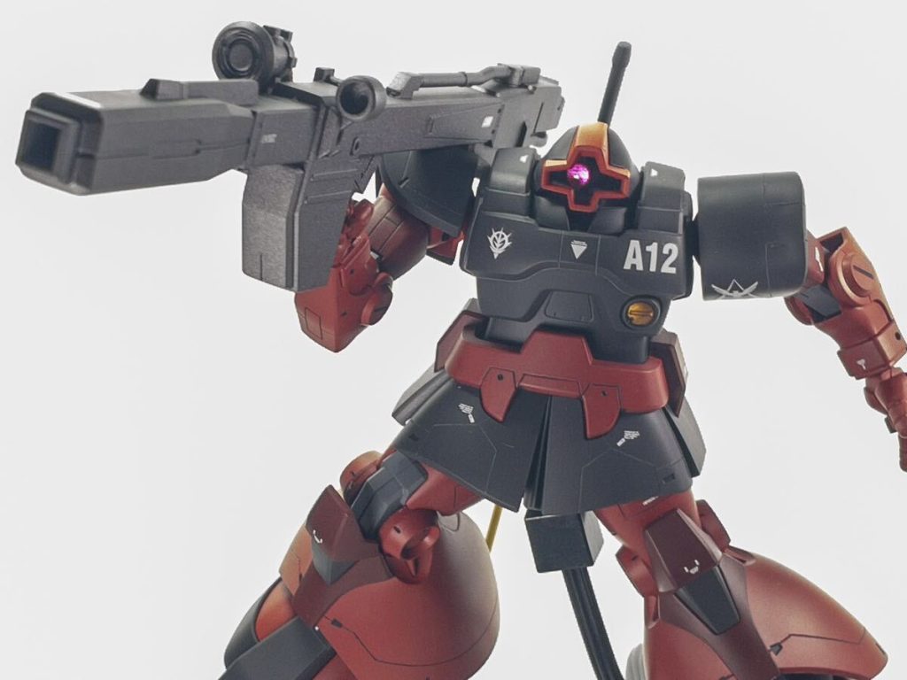 赤はガイアのブライトレッド。MSシャアレッド+ブライトレッド。シャアレッド+ブライトレッド+ジャーマングレーで各同じ赤でも明暗を分けて塗装しました。真紅にしすぎるとジョニーライデン専用みたいになるので全体的にくすんだ赤を目指しています。