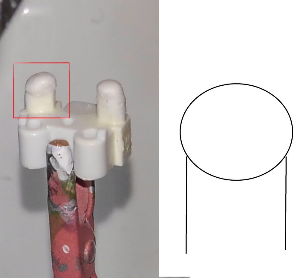 目パーツにランナーパテを盛りに盛ります。接着剤を何度もつけて、削りくずを何度も盛ります。そして右側の簡略化した図のように丸いランナーパテの塊が乗っている状態まで頑張りますw 粘ったり糸を引いたりとなかなか手ごわいですが、接着剤で溶かしまくると自然と丸くなります。右側の簡略化した図のような感じを目指します。この図が卑猥なものに見える方は心が汚れています。旧キットを10体作って出直してきてくださいwこの状態にできたら30分程度放置します。一定時間放置すると表面は薄く固まり中はトロトロになります。この状態が大事なんですが、クレオスさんの通常流し込み接着剤じゃないとこうならないのですよね。