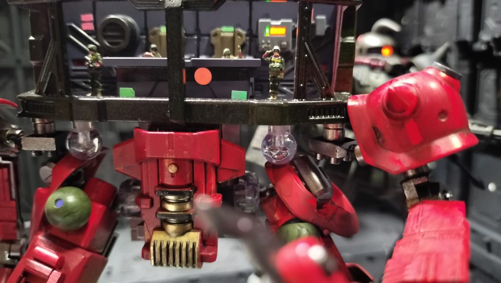 10)合わせ目も消さず、改造もほとんどなし、色は“太陽の牙”ダグラム寄りとし、汚しは田宮のスジボリ流し込み塗料のダークブラウンを全体にわざとムラがでるように塗りたくって乾くまで放置でした。