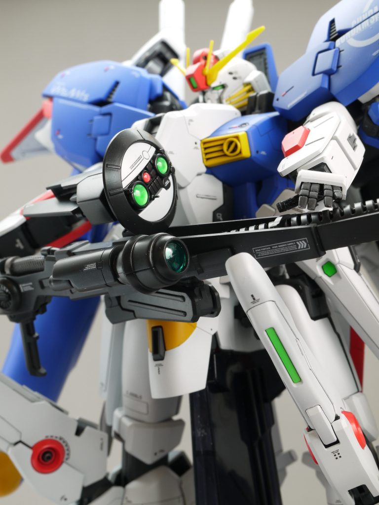 設定とは異なりますが、スマートガンのジョイントは写真のように上下逆にすると、お決まりのポーズ時にちょうど良い位置に来ると思います。