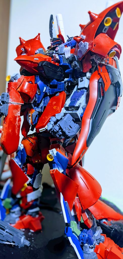 マッドガンダムの名前の由来は使用したキットが余りに勿体なくて狂った事してる事から狂ったガンダム…マッドガンダムへと昇華していきましたマッドガンダムの目的…圧倒的力による世界平和を目的とした機体…