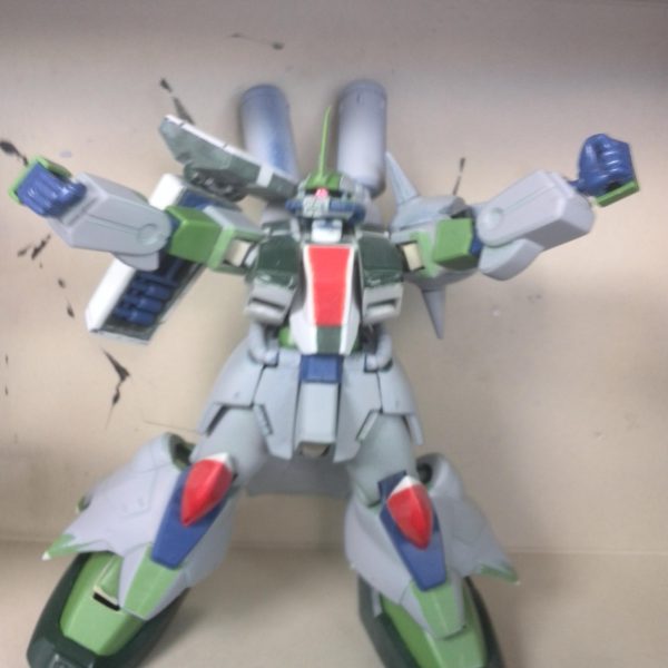 初販で買って早25年…何度か塗装寸前まで進んでも新たなプランを閃きやり直し未だ完成せず。2018年6月の状態です。当時のコンセプトは上半身のボリュームアップとハマーン様、万歳ポーズの再現だったと思います。（3枚目）