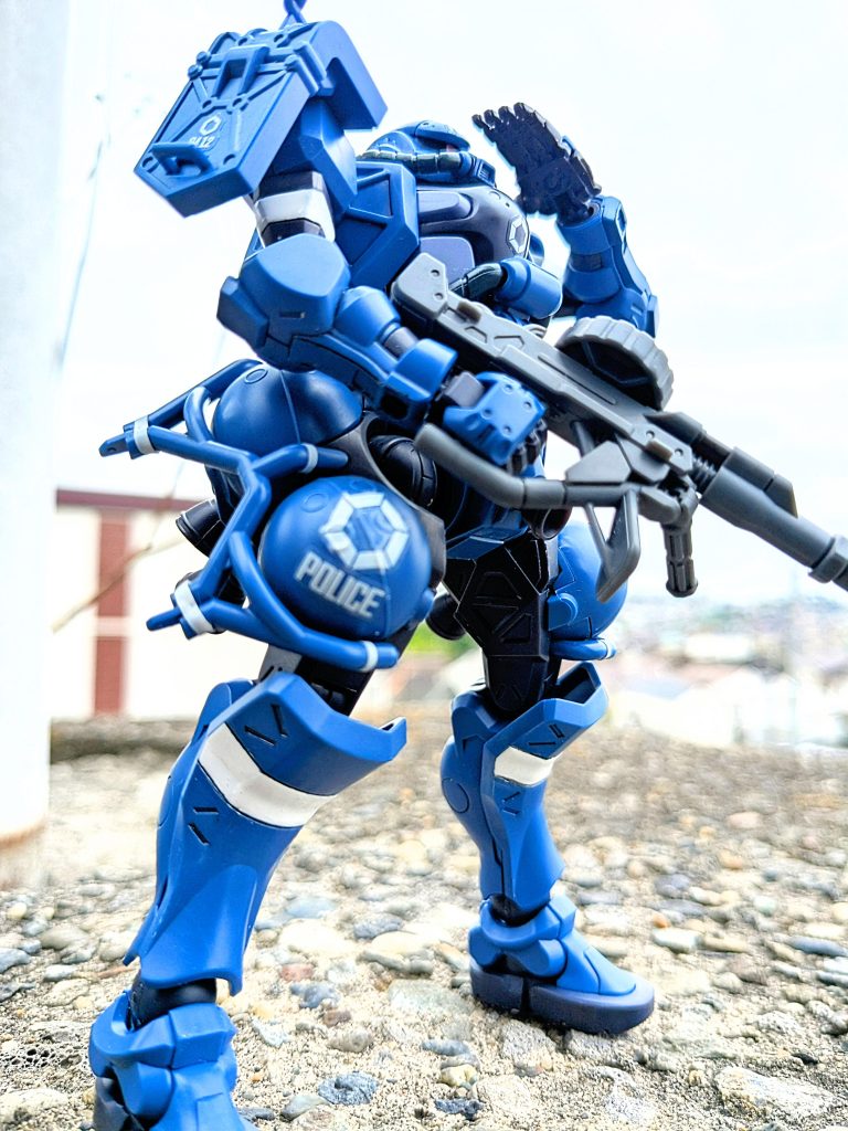 ジークアクスの軍警ザク！独特な機体ですよね…