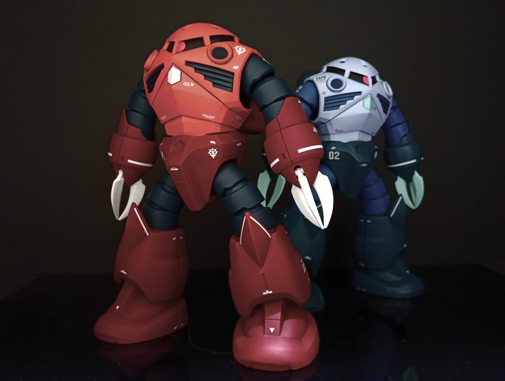 前回作った量産型ズゴックといっしょに。最後まで見ていただき、ありがとうございます🐱