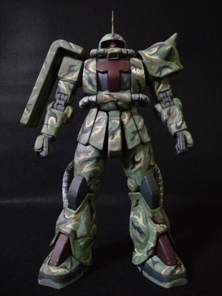 さて最後にメリハリ部分ですが、どうやればメリハリがつくかというと、私的には、既述の通り、目立つ場所にカッコ良く模様を描いて強調する事じゃないかと思います。目立つ場所とは　・頭部(顔)　・肩　・胸　・ふくらはぎとかでしょうか。こうした場所にカッコ良く模様を描いたり、模様をつなげて『流れ』や『うねり』を作ると、一気に見映えが良くなるハズ😊いや、良くなります😁いつにも増して長文になってしまいましたが、あまり馴染みのないであろう技法をどう書いたら読んで頂けるか、興味を感じて頂けるか、頭を抱えながらまとめたつもりでして😅下の制作工程には、『流れ』とか『うねり』の例を載せてみますので、お疲れでなければ併せてご覧頂き、ご参考になれば幸いです😊最後までお付き合い頂けました方、ありがとうございます🙇🙇🙇