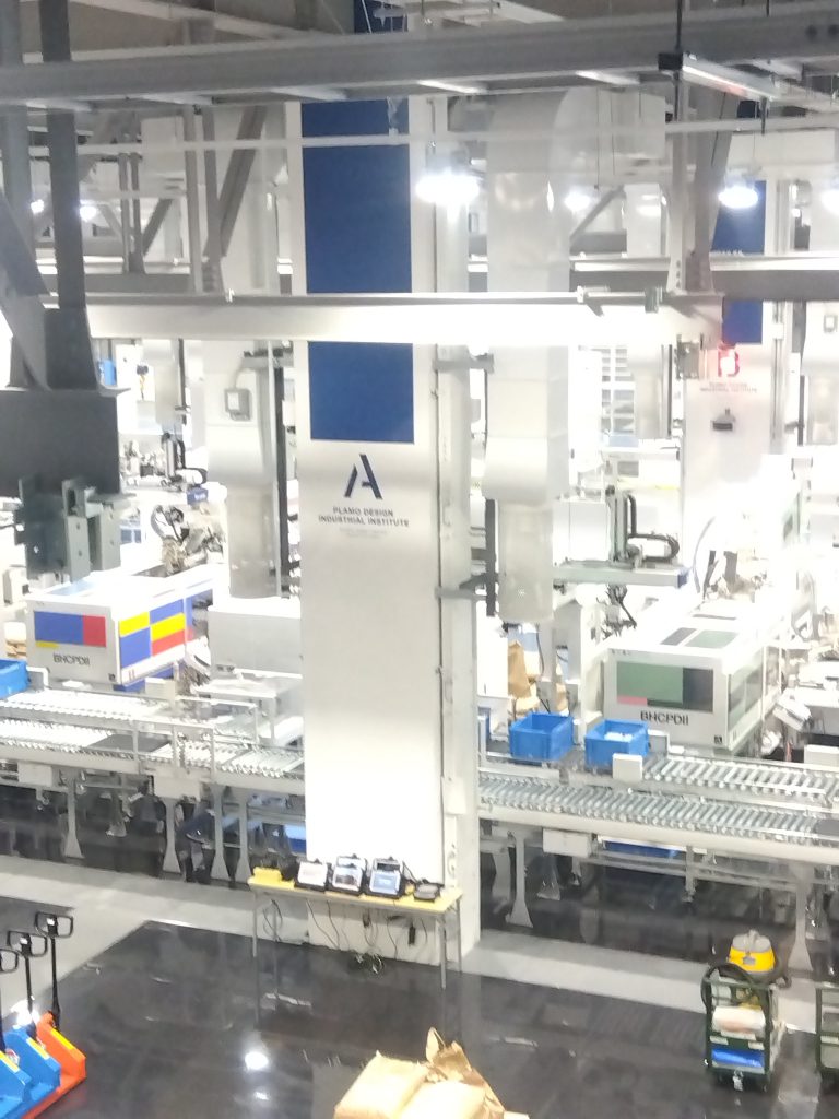 作品名：こ、これがバンダイの技術！<p>本日、遂にバンダイ新工場に行ってきました！ (gundam-kao9)感動！ 娘と嫁に招待され、娘のエスコートで静岡日帰り旅でした。 とても、楽しかったです(gundam-kao3)</p>
