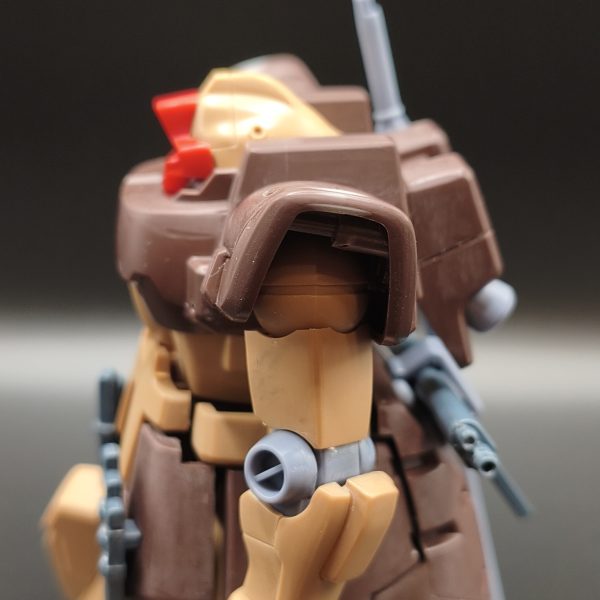 まずは素組みまで。合わせ目消し、胴体下部と腕関節の後ハメ加工、面出しを組み立てながら行いました。古いキットらしく、ほとんどのパーツがモナカ合わせで合わせ目が出ます。無心でヤスリがけするの割と楽しいです笑ちょこちょこ作業してここまで2週間。ここからディテールアップしたいのと、肩アーマーの隙間にダボが丸見えになるのが気になるので何とかしたい所です。モノアイ部分はくり抜くのでバッテン印です✘（4枚目）