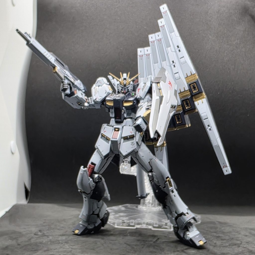 本当に作りやすいキットだと、思います。　ファンネルの保持力もいいです。来年発売のPGUニューガンダムすごい楽しみですよね(笑)欲しいけど、値段ヤバい(爆)高すぎです。でも欲しい...