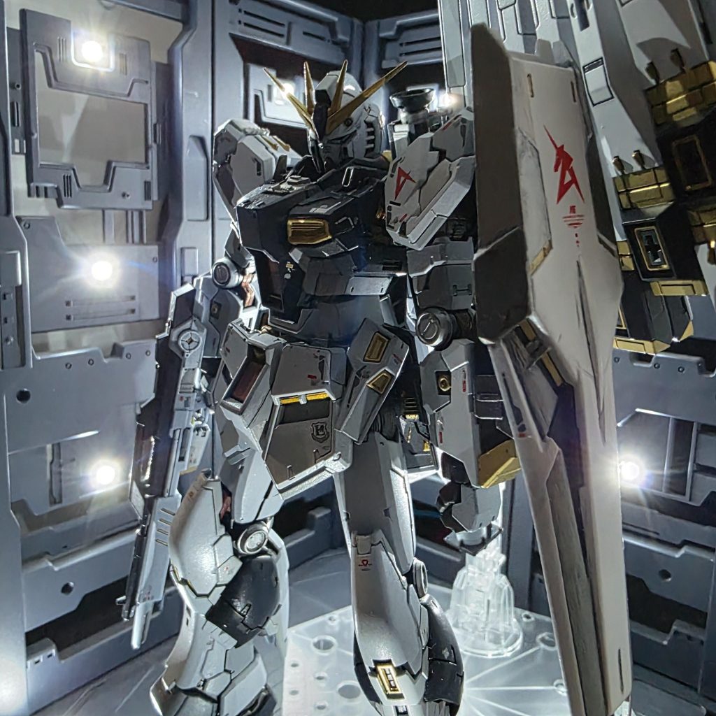 格納庫っぽい感じです。全塗装したら、重くなってアクションベースお力添えが、必要です。