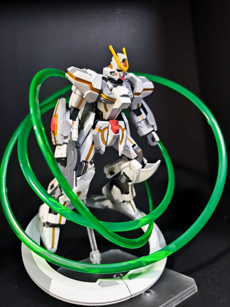 ゴールド部分は面相筆でちまちま塗りました。