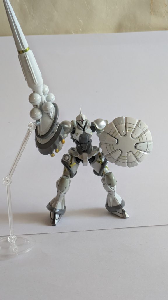 ファーストのギャンは、HG、MGともに作った事ないので、はじめてのギャン製作になります。ネット情報通りハンドパーツのピンが折れやすくハクジを装備させる時に折ってしまったので、接着しました。なので、装備は、ハクジ固定😅