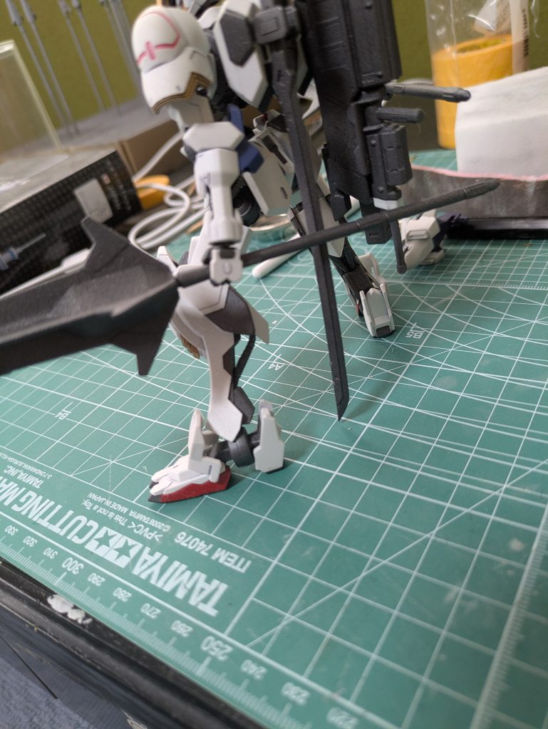 我が家のガンダムフレーム基本工作その2、脹ら脛パイプのガラスビーズ置換え。