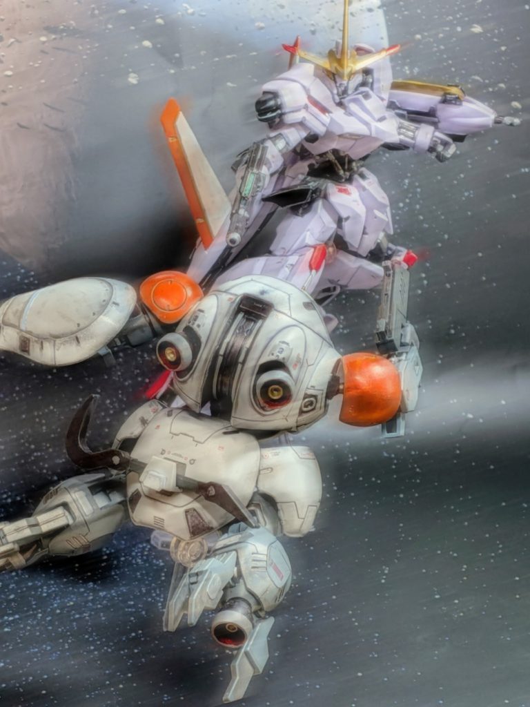 端白星とアクション両者共に高速機動でガンアクション❗️