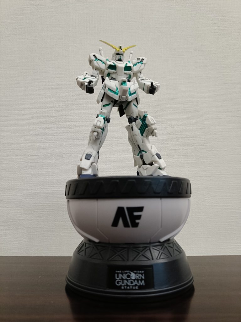 先週末ガチャ回してきました。青色が出たのですが、青って…？と思って緑に塗っちゃいました。関節やら色が足りていない箇所も塗って、スミ入れも実施。