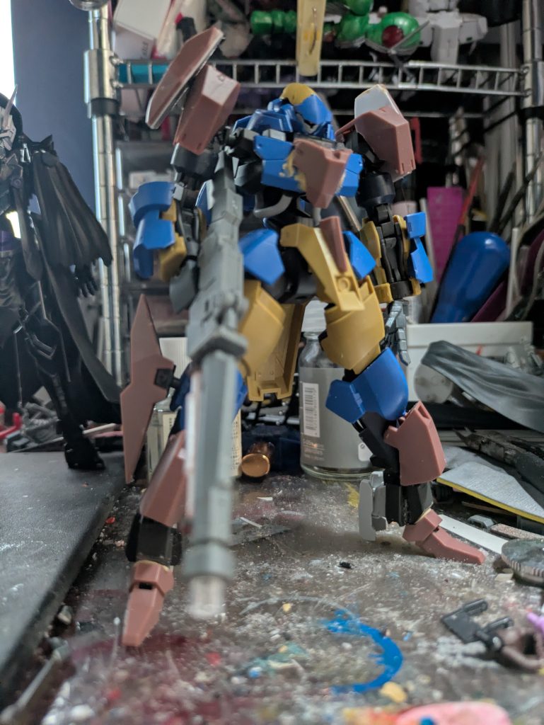 ヘルムヴィーゲ・リンカーにルブリスソーンのパーツを使って装甲を作成しています