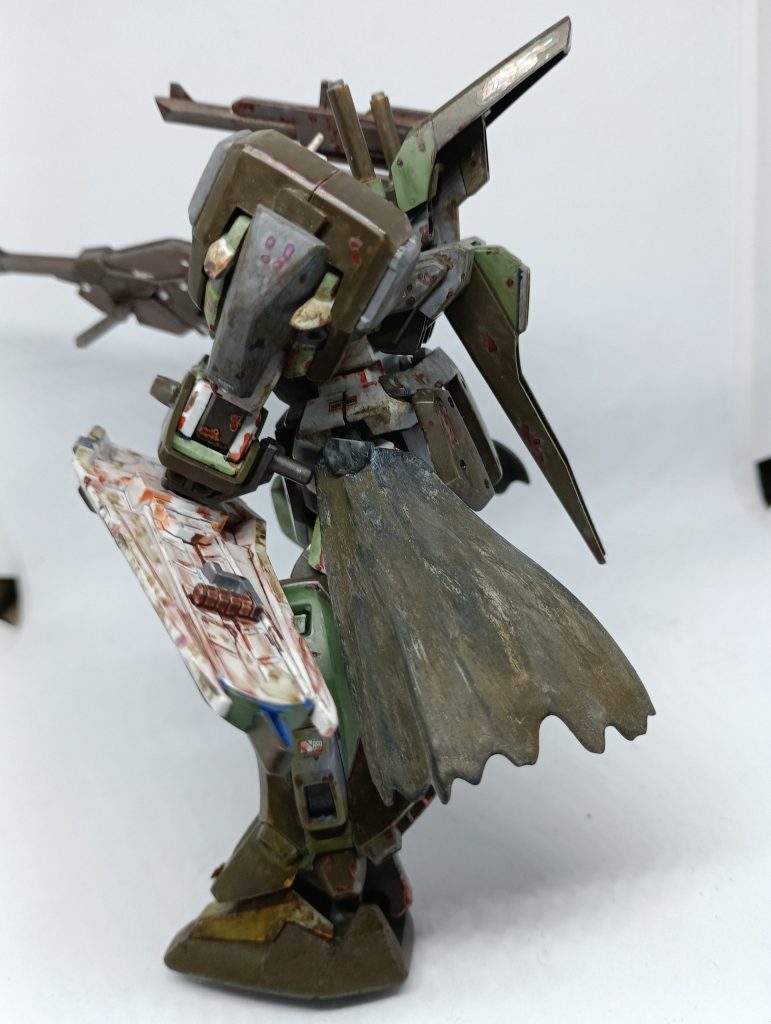 整備班「いやぁ、パイロット曰くスタンダードで使いやすいらしく……そのぅ」イザーク「既に量子やらなんやらを量産機が使う時代だぞ！？無理があるだろ！」ブォォォォォンイザーク「警報！？敵襲か！」