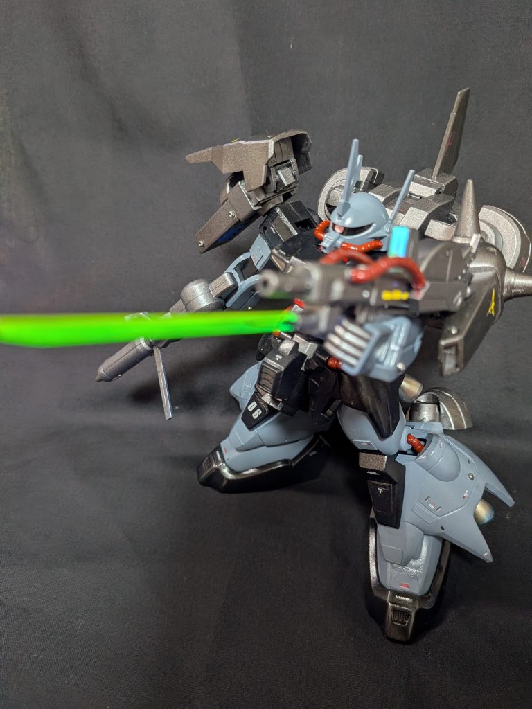 ザクIIIの特徴の銃剣！