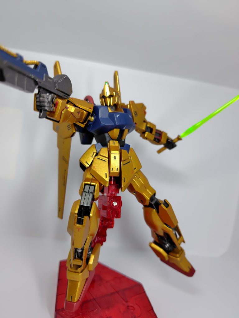 箱絵ポーズ風。ビームサーベルの色が違うのは、組済み中古品には同封されていなかったためです(^_^;)さらに制作速度が落ちました。次回投稿は来年でしょうか、、、最後まで閲覧頂き、ありがとうございましたっ！