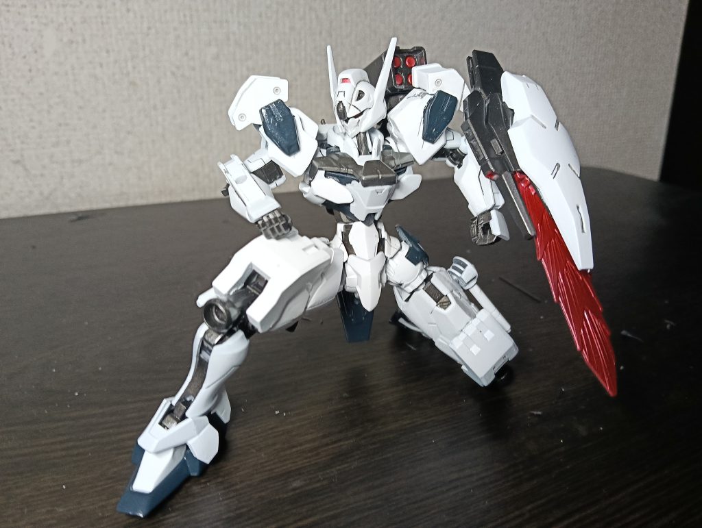 ガンビットシールド4近距離戦、射撃戦に優れた武装型ガンビットである。