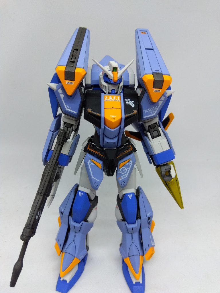 正面。やっぱアーマーつけるとゴツい。