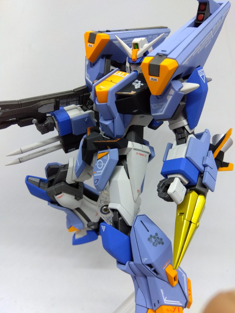 側面。決めポーズの没写真。デカール貼りまくった分、情報量増えてます。