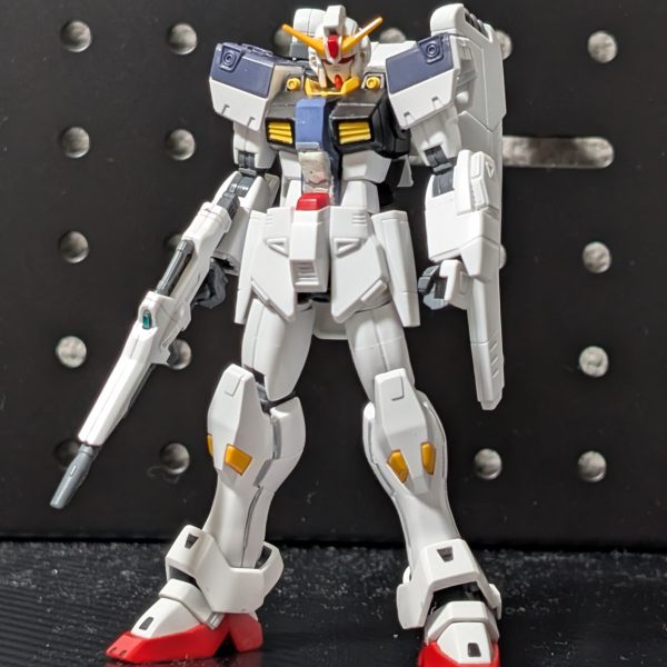 複数建造されたF91のうち、月面と木星支社にて研究試料として保管されていた同機のオーバーホールと機器更新も兼ねた大規模改修仕様。次期F9シリーズのパーツがふんだんに使われており、フレーム単位で更新された恩恵で後のF97をも超える最大性能に耐えうる強度を誇っている。また、本機のバイオコンピュータは最大性能を引き出す必要があるかの判断と確認を行い、更にそれを制御可能なNTが搭乗していると確認した場合にのみ真の力を発揮する。なお、オーバーホールによる冷却機構の改良によりM.E.P.E.は起きなくなっているものの、マスクを開き冷却触媒を排出する機構は残されている。的な俺設定です。思いのほかクロスボーンガンダム要素が多くなりましたね笑(2枚目)