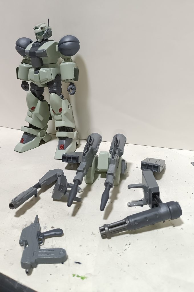 GAN-V Vパック＝バックパック、バルカンライフル、小型ビームバズーカ(右脚)、カートレスライフル(左脚)、ミサイルポッド(初期)