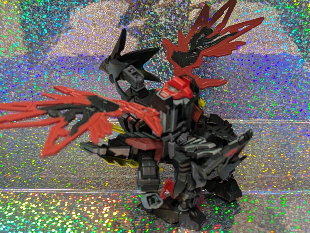 90度前屈させるにはフロントアーマーを外す必要があり,それをお尻に着けることで尾羽としました。