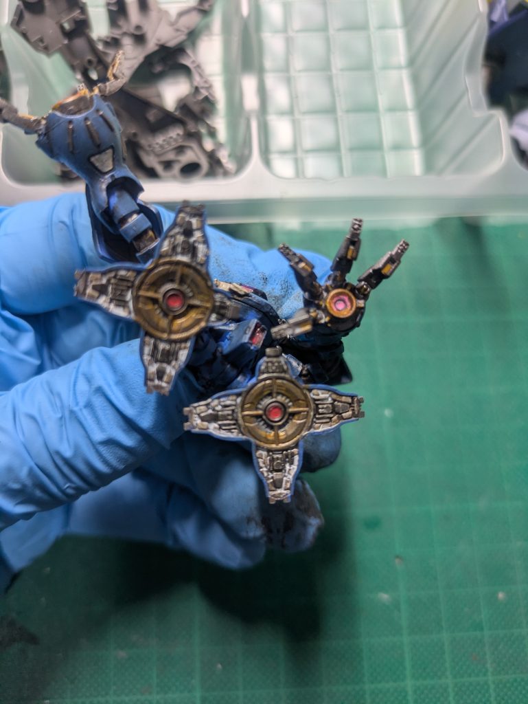 足裏や左手など、見えないところも塗り分けています。楽しくなっちゃって。