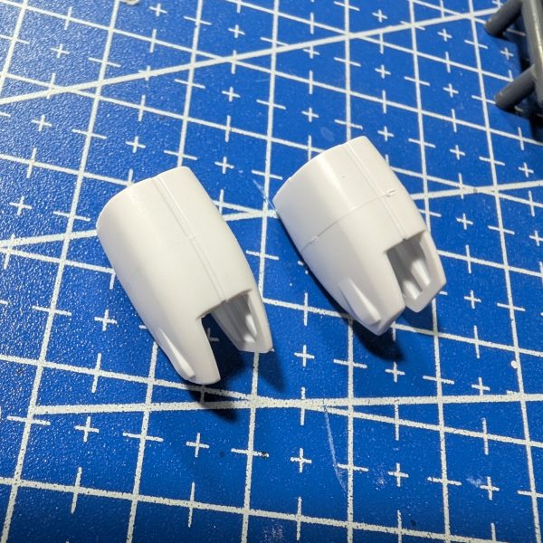 子供の時以来振りにF91を触りました😊CMであのデナン・ゲーと切り結ぶ上映予告が流れる度に、映画館に連れて行ってもらうのを心待ちにしていた当時を思い出しました✨まだ仮組みですが、自分にしてはやたら丁寧にヤスリ掛けした気がします(gundam-kao10)それなら素直に作れば良い物を、やはり何かしたくなってしまいます💦今回はジャンクの山からロトの武装をチョイスしてみます！まずは接続方法をどうするか？思い出補正込みで楽しいですね(iori_sei)（2枚目）