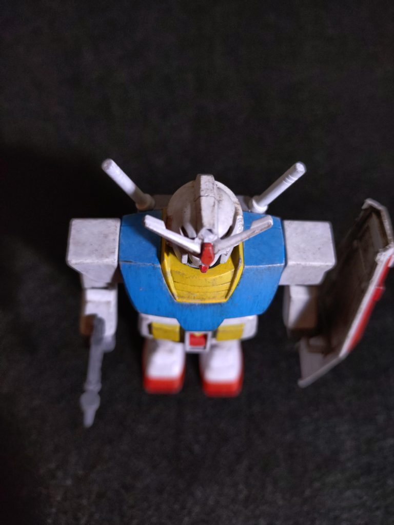 上。頭と肩部分の塗装だけは、筆をタテ方向ではなくジワジワと這わせて塗りました。貴重な切り替え部分です(笑)