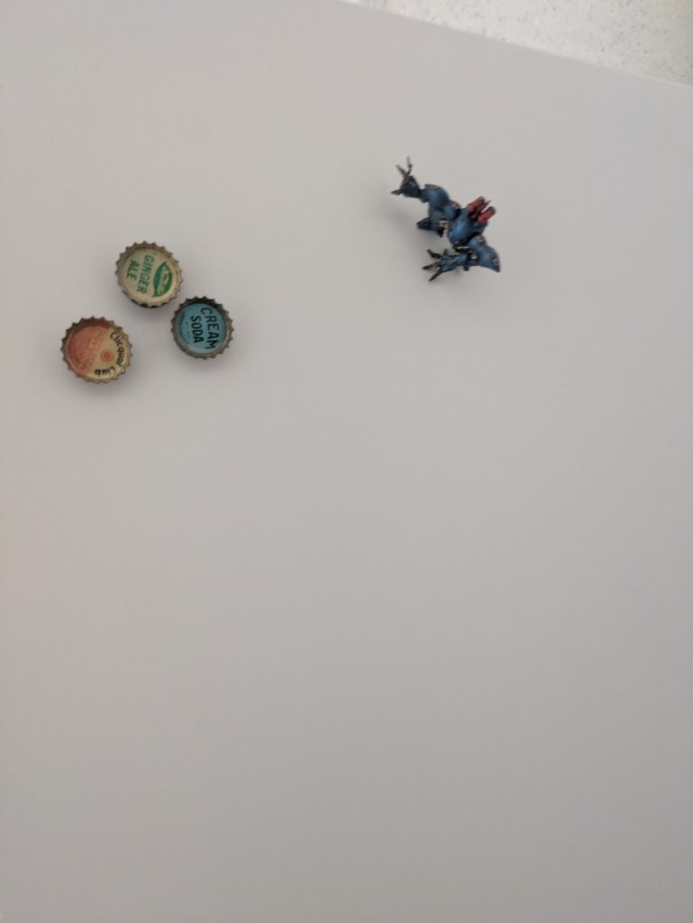 磁石でくっつくので色々なところに忍者っぽく潜ませられます（笑）これは冷蔵庫の横面です。