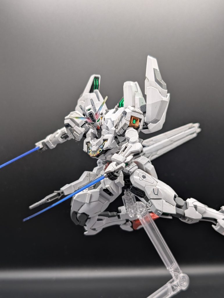 付属のビームサーベル、二刀流ももちろん！