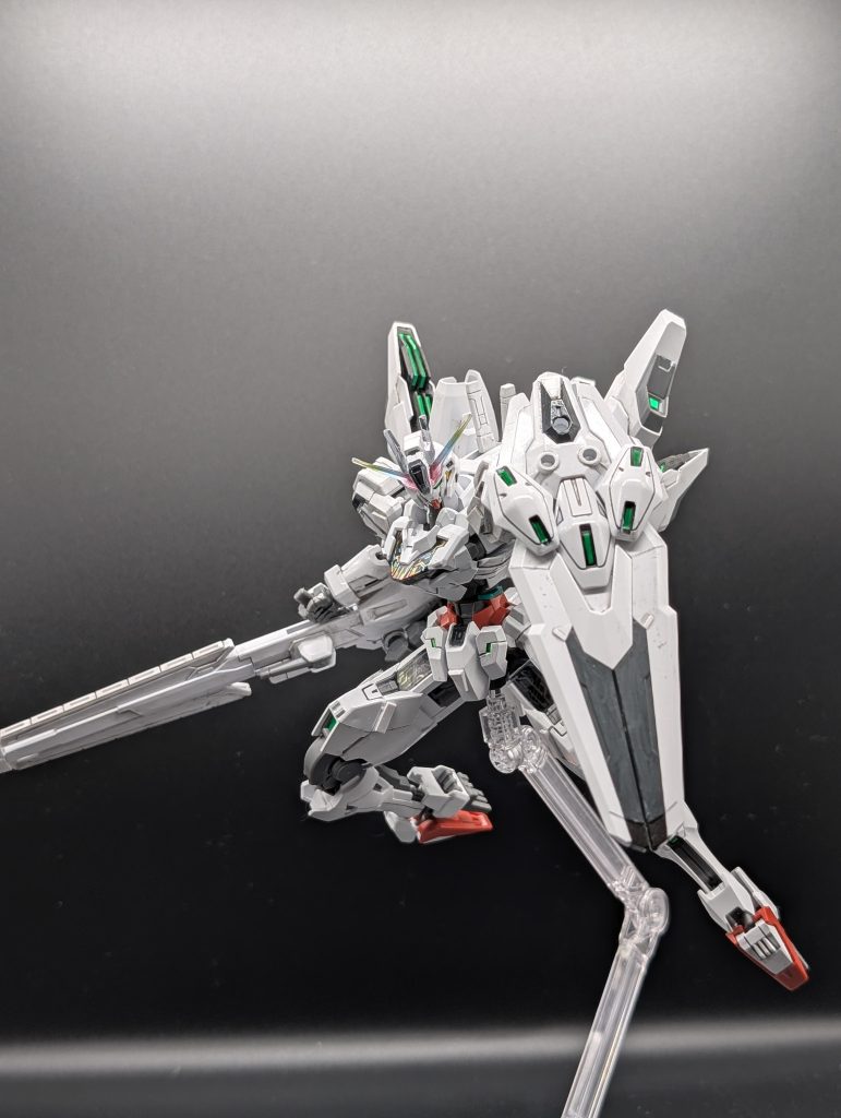 シールドも勿論！水性ホビーカラーのツヤ消し　ラベンダー、ダイヤブラック、メタリックブラックで塗装してます。緑色の部分は蛍光グリーンです。