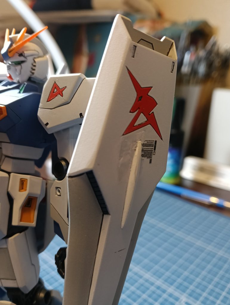 シールドが結局写ってなかったのでこれだけ追加しておきますうわ、塗装失敗した後が…