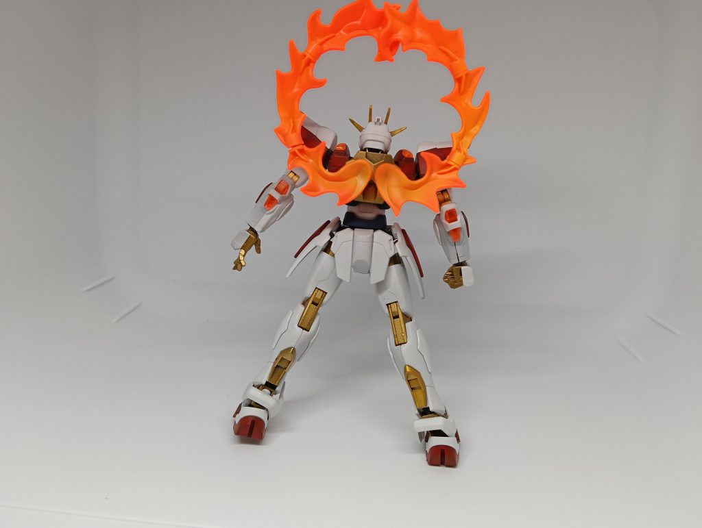 バックショットはこんな感じ関節を金色にしてるの結構合いますね。外装は光沢、関節は艶消しにしてあります。その発想はなかった。