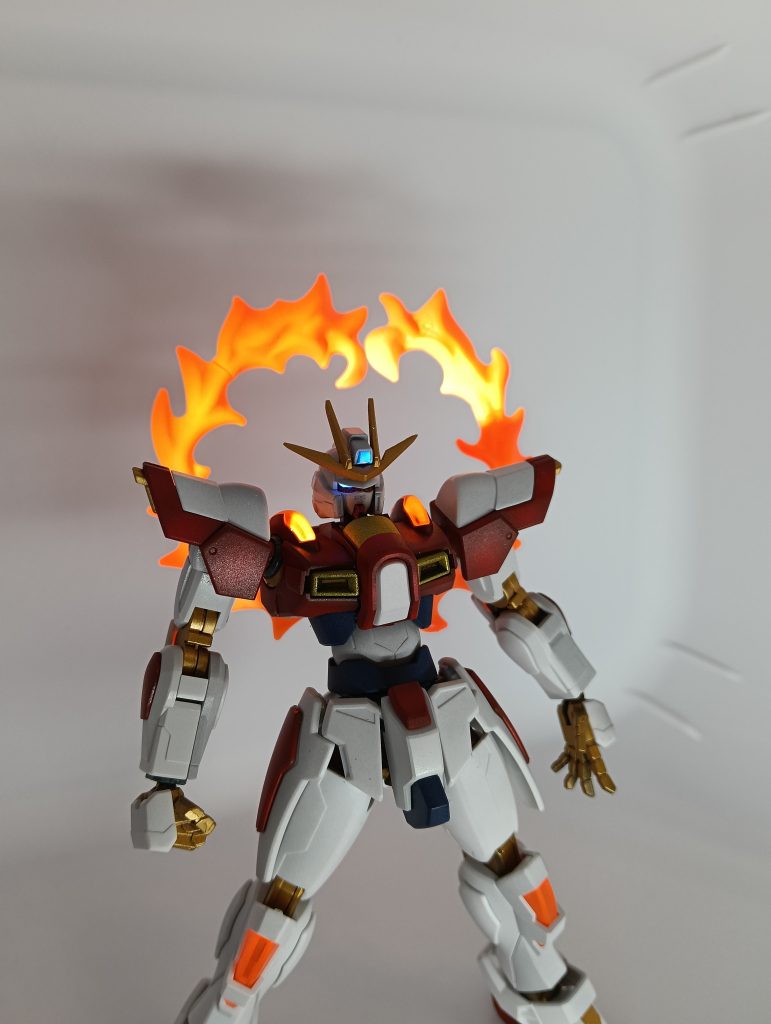 エフェクトやセンサー部はブラックライトで発光します。エフェクトもグラデーションなので僕が担当しました。