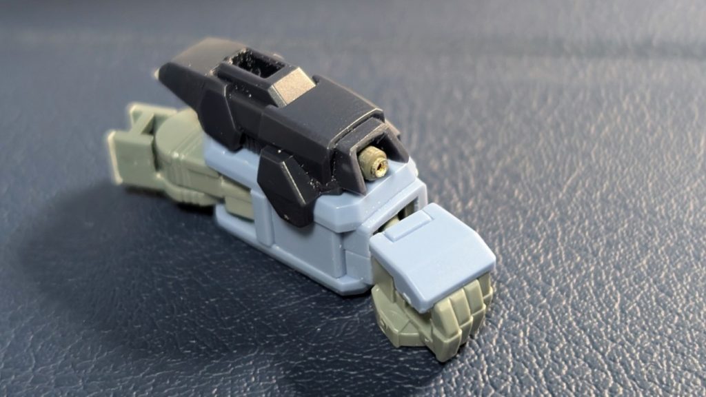 一体成型の部分を切り離し金属パーツやプラパイプに交換