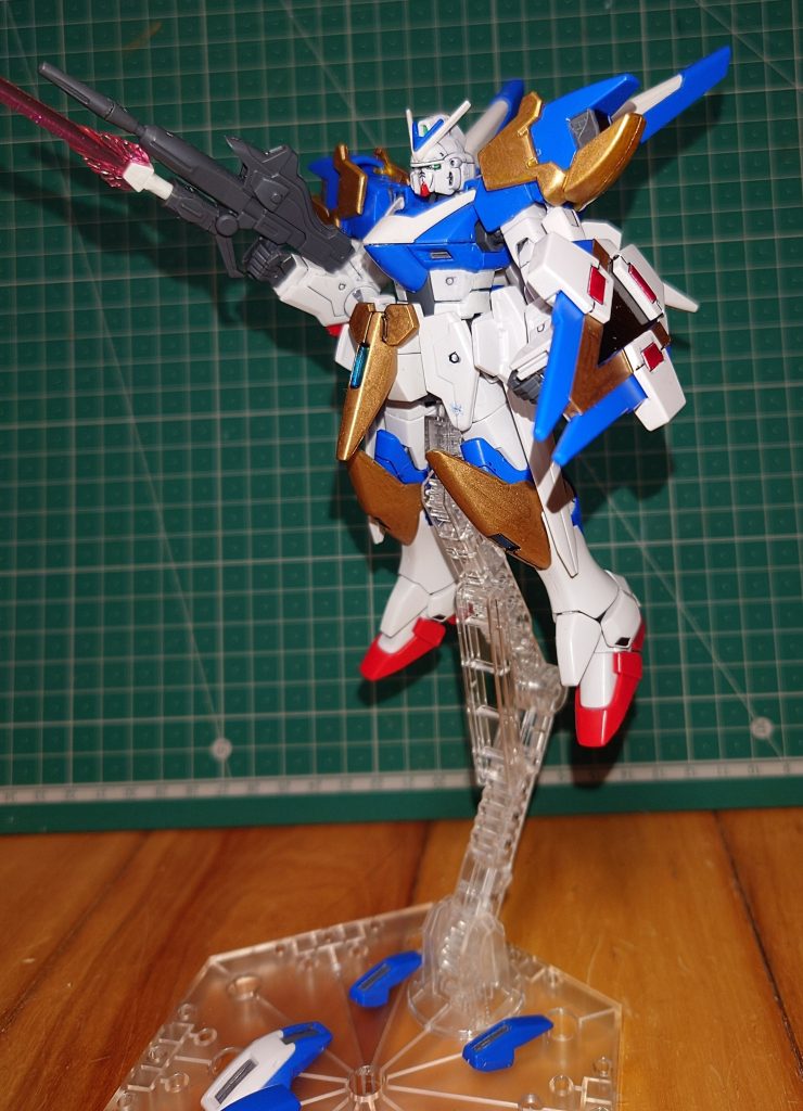 ミサイルポッドを外したV2アサルト手持ちの磁石が2mmの厚みなのでフロントアーマーを少しピンバイスで掘ろうとして深くし過ぎてしまいました