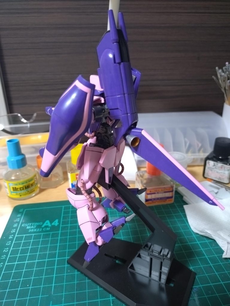 バックショット。バーニアをシルバーに塗装して存在感があり、かっこいいです。