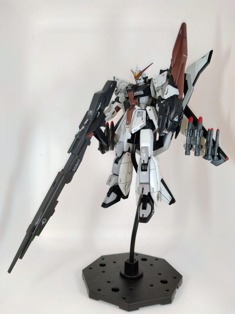 胸部、腰部、バックパックがゼータです。軸や寸法合わせに苦心しましたが、プラ板等であれこれ工作するのは楽しいですね。