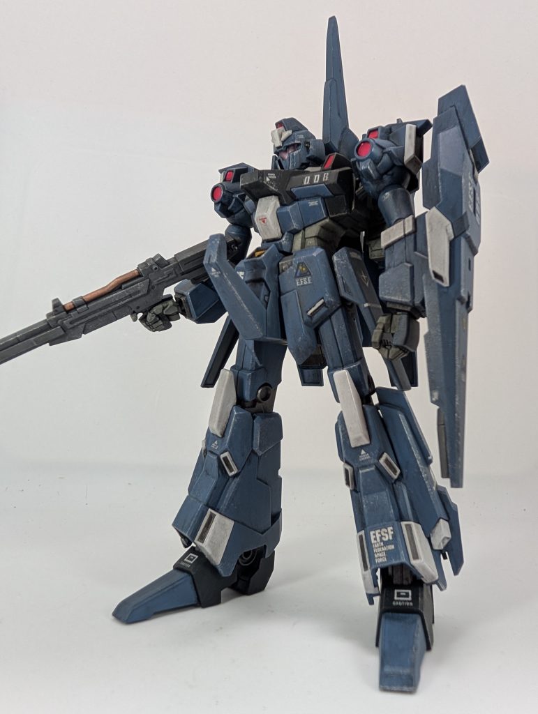 調色が苦手で出来ないので青い部分はミディアムブルー、濃い青はネイビーブルーとかなり思いつきで塗装してます。