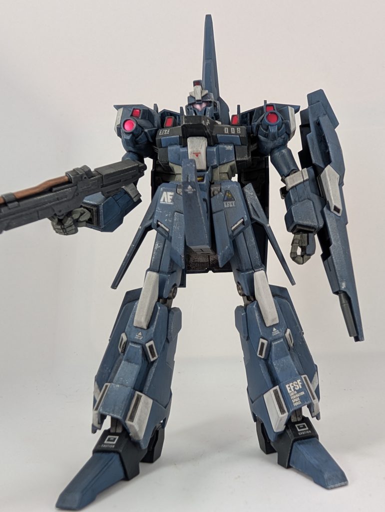 分かってはいたけど完成したリゼルをザクの横に飾ったらコイツ、デカい…💦