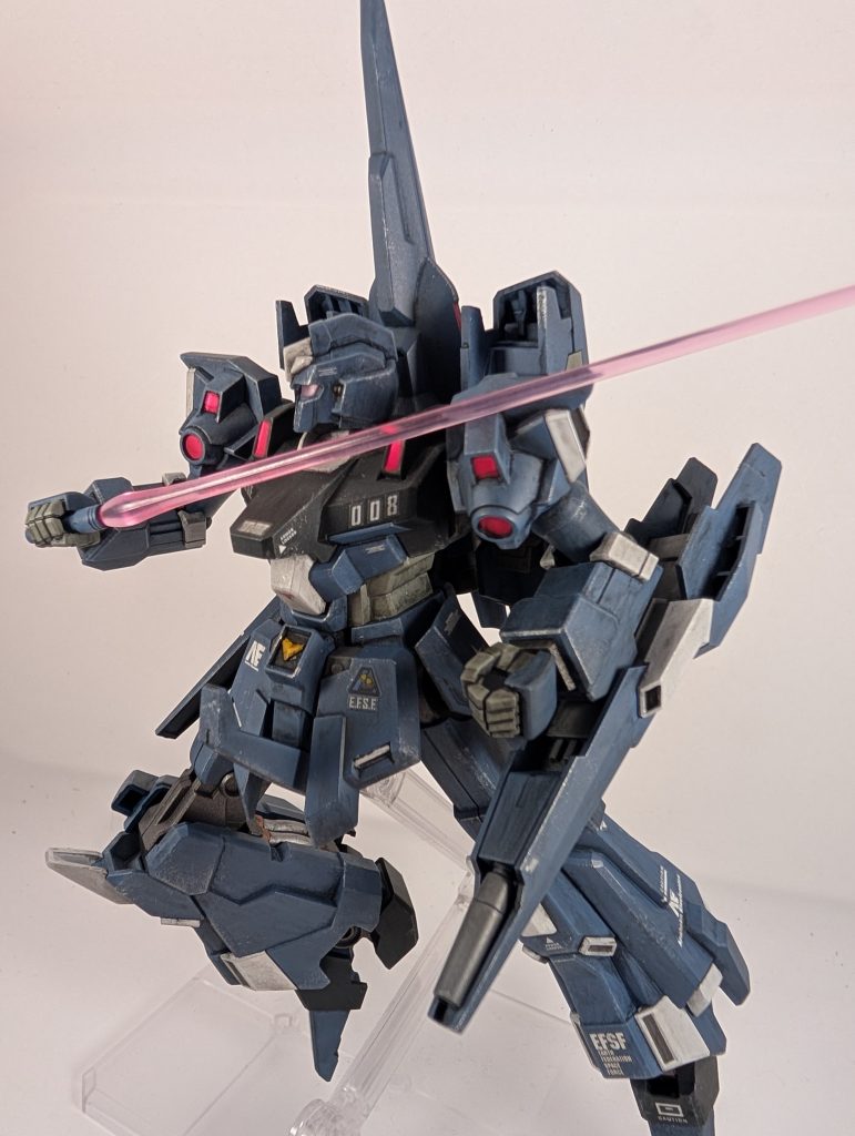 リゼルって宇宙で戦っていて足を【接地】するイメージがないのでスタンドに挿しっぱなしの撮影です(zaku-kao2)