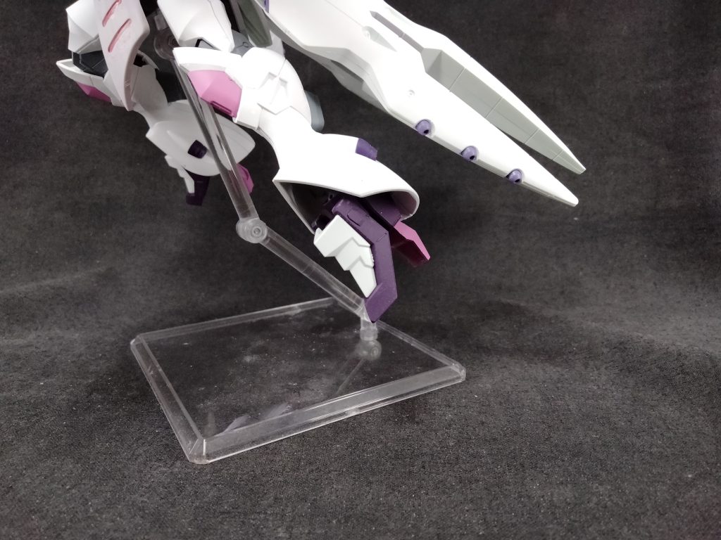 初めてのヒール加工に挑戦。自分のイメージしてたヒールを探してたところミカエリスの脚がイメージ通りで最高の仕上がりに。肉抜きをパテ埋めしたり、首と胴体周りをプラ板で各1.5mm延長したり初めてのことに挑戦づくめのミキシングとなりました。次はGルシファーを使わないミキシングに挑戦しようと思います笑