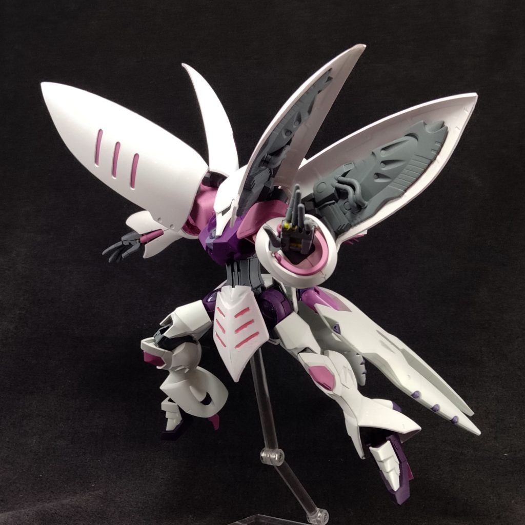 ファンネル一斉射出をイメージ。元のキュベレイと比べスタイリッシュになったためポージングを決めるのがより楽しいです。ファンネル射出エフェクトも購入したため近々取り付けた物もアップロード予定です。