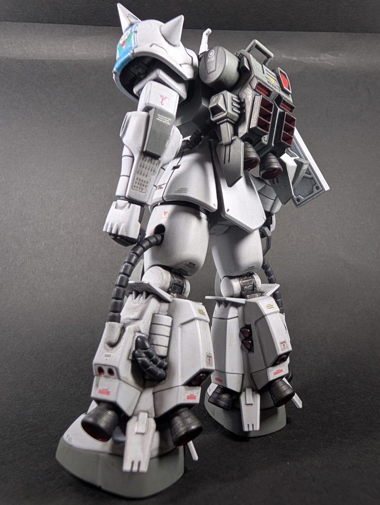 おおよそ40年ぶりに作った高機動型ザク。昔、この機体【06R】と呼ぶか【高機動型ザク】と呼ぶかで友達とくだらん議論をしていました(笑)