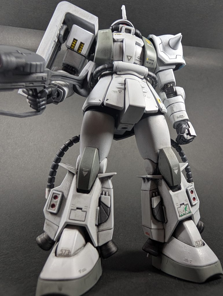 脚部とランドセルの塗り分け、これも旧キットの頃は全然上手く出来ませんでした。まぁ、今も上手くないですが…(zaku-kao4)