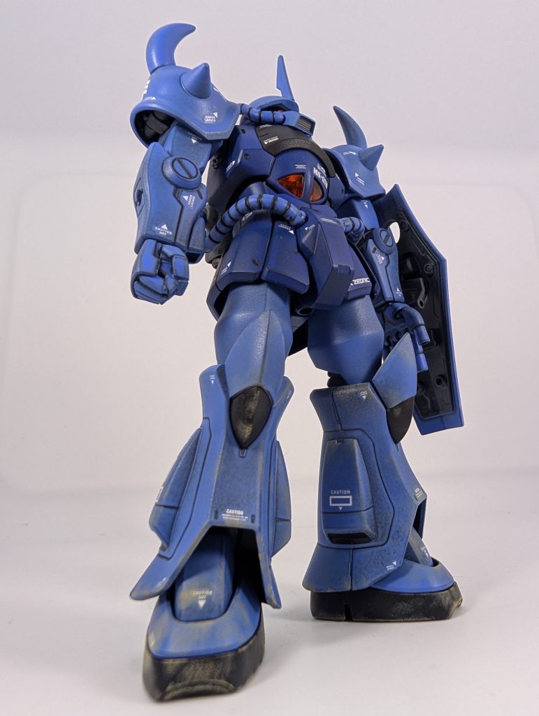 白いデカールの方が映えると思い、白ばっかり使ってたんですが…途中で白のデカールが足りなくなってしまいました💦