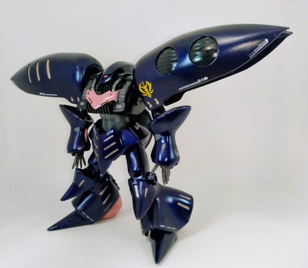 ピンク部分は控えめに、シャンパンゴールドで塗り分けました。コンパウンドに初めて取組みました。下地のサフの粒子が粗く、サフの時点で研磨すべきだったなー、と勉強になりました。